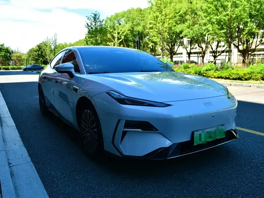 Geely Galaxy E8 — фото 10