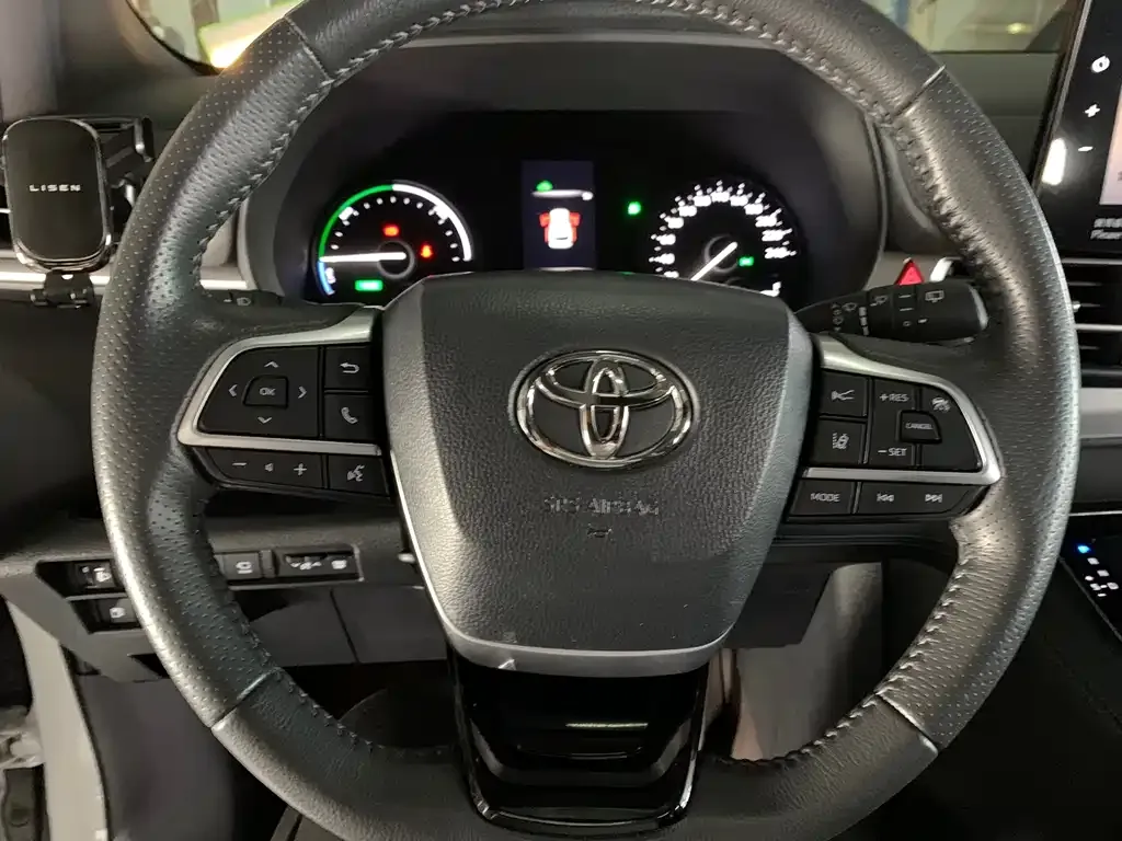 Toyota Sienna — фото 2
