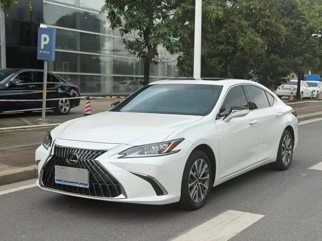 Lexus ES — фото 1