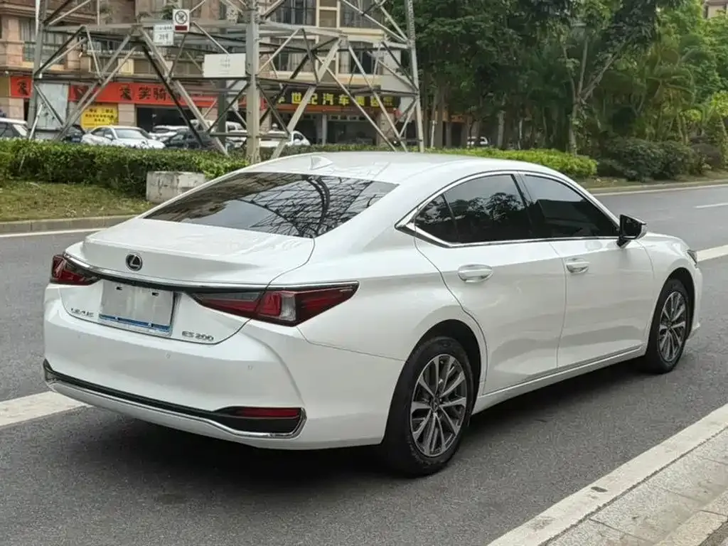 Lexus ES — фото 6