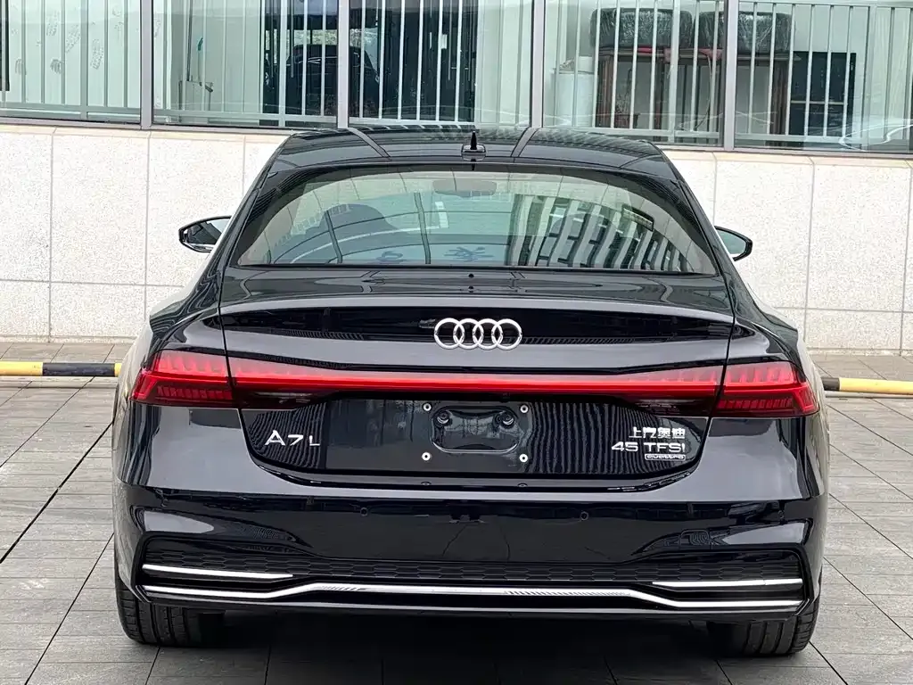 Audi A7L — фото 2