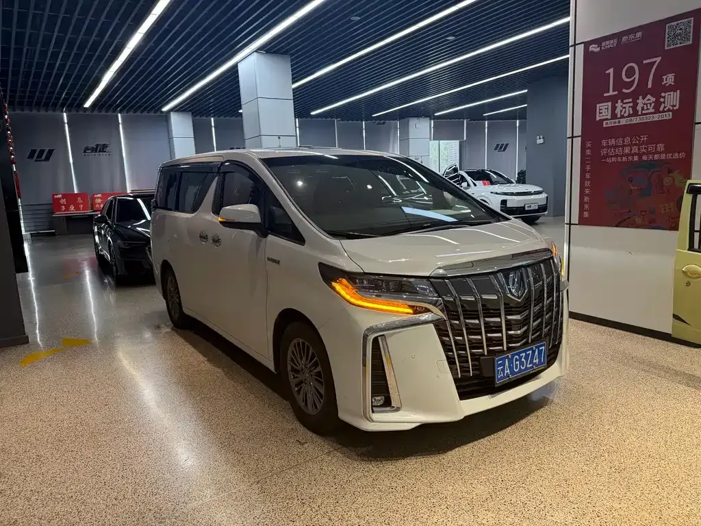 Toyota Alphard — фото 5