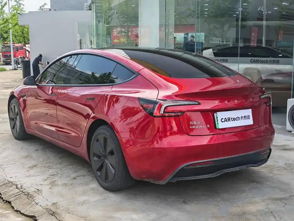 Tesla Model 3 — фото 4