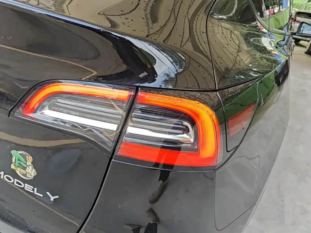 Tesla Model Y — фото 9