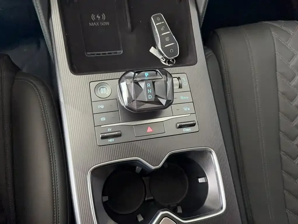 BYD L DM-i — фото 7