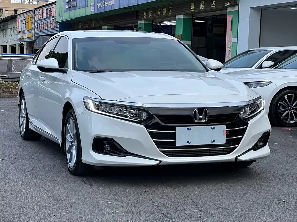 Honda Accord — фото 1