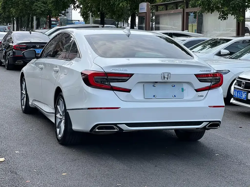 Honda Accord — фото 4