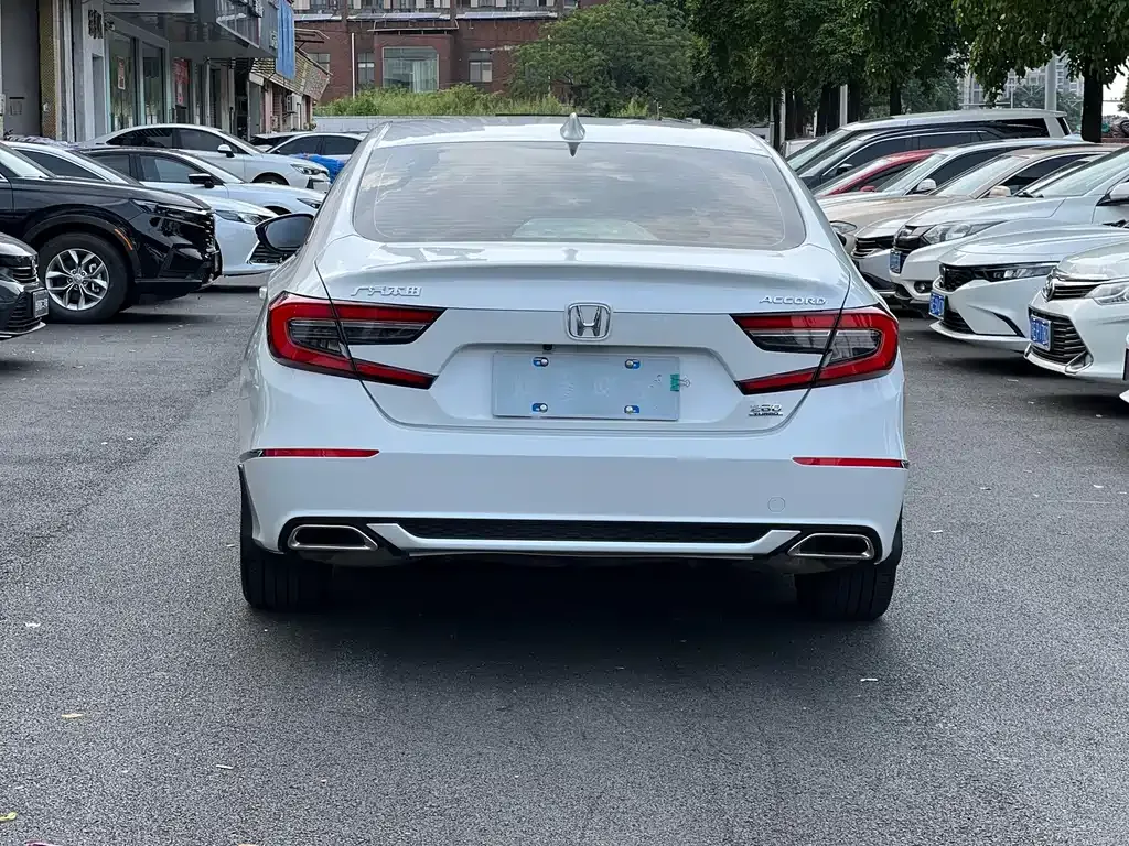 Honda Accord — фото 8