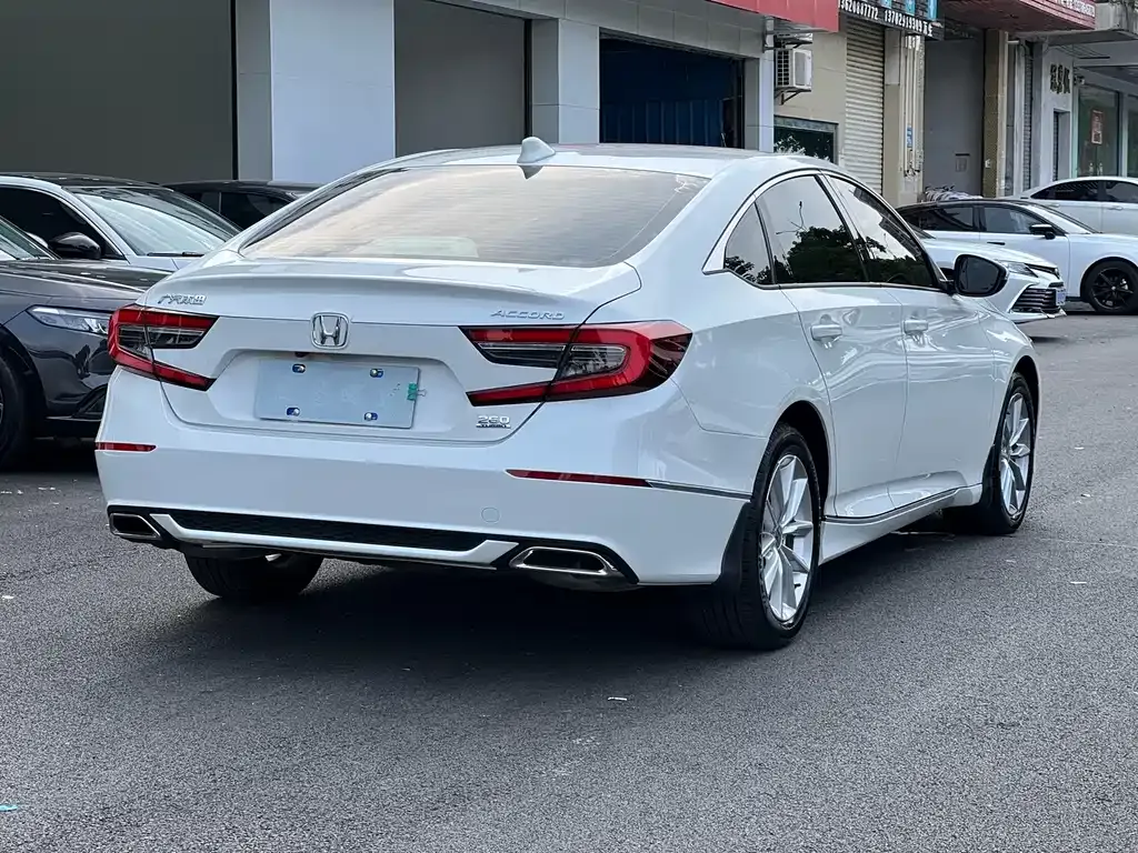 Honda Accord — фото 7