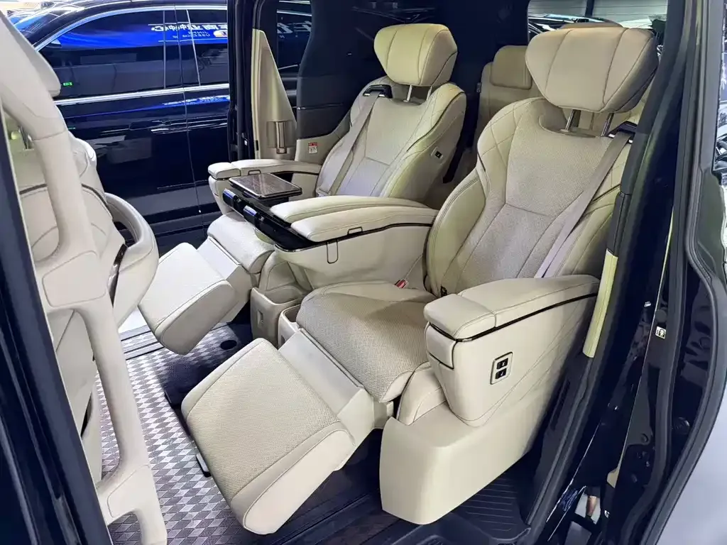 Toyota Alphard — фото 8