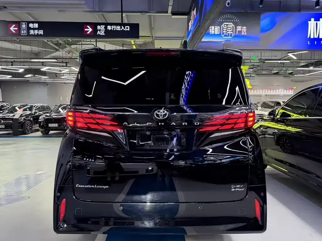 Toyota Alphard — фото 5