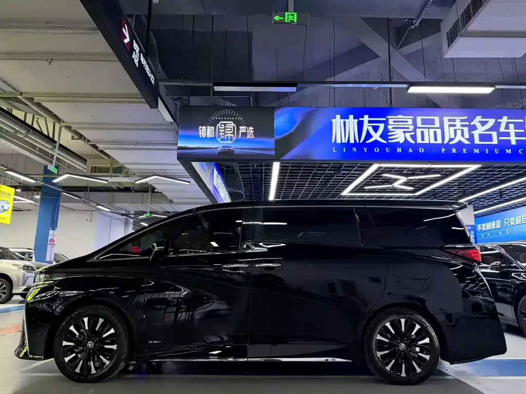 Toyota Alphard — фото 6
