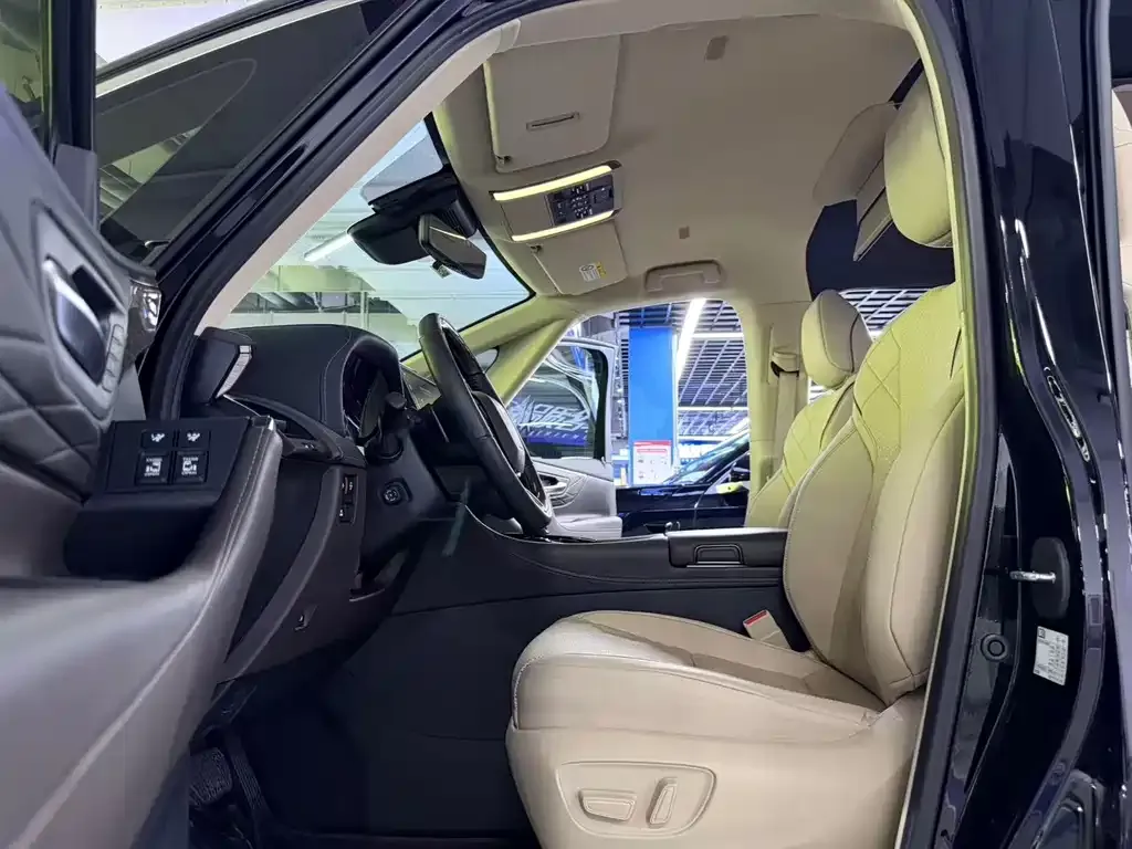 Toyota Alphard — фото 2