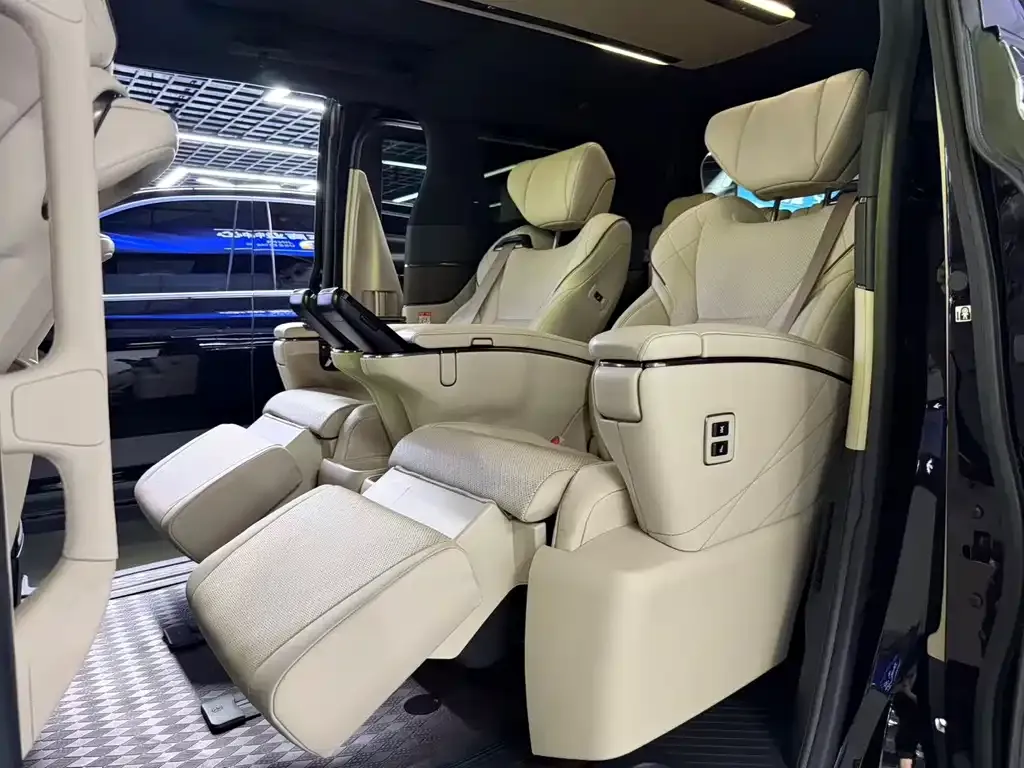 Toyota Alphard — фото 4