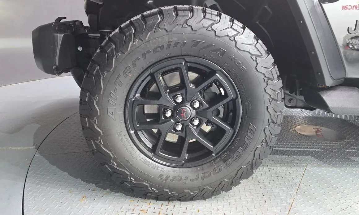 Jeep Wrangler — фото 10