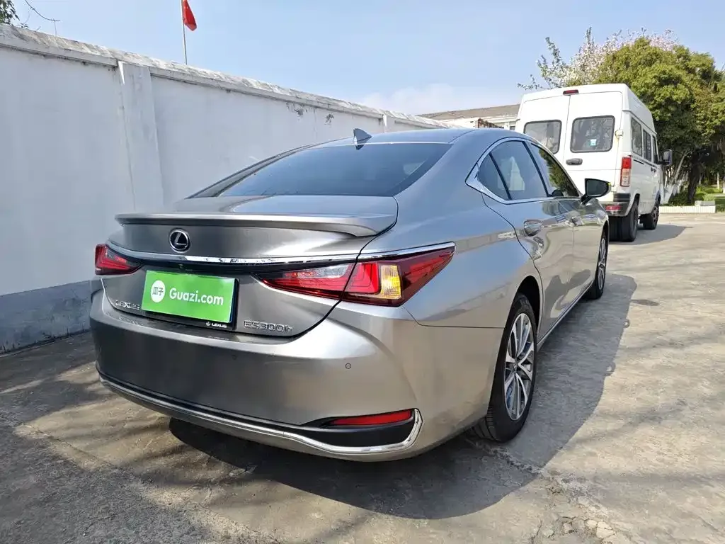Lexus ES — фото 10