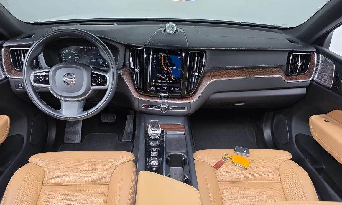 Volvo XC60 — фото 9