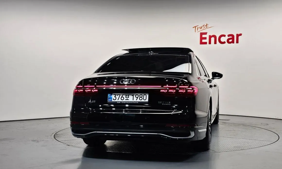 Audi A8 — фото 2