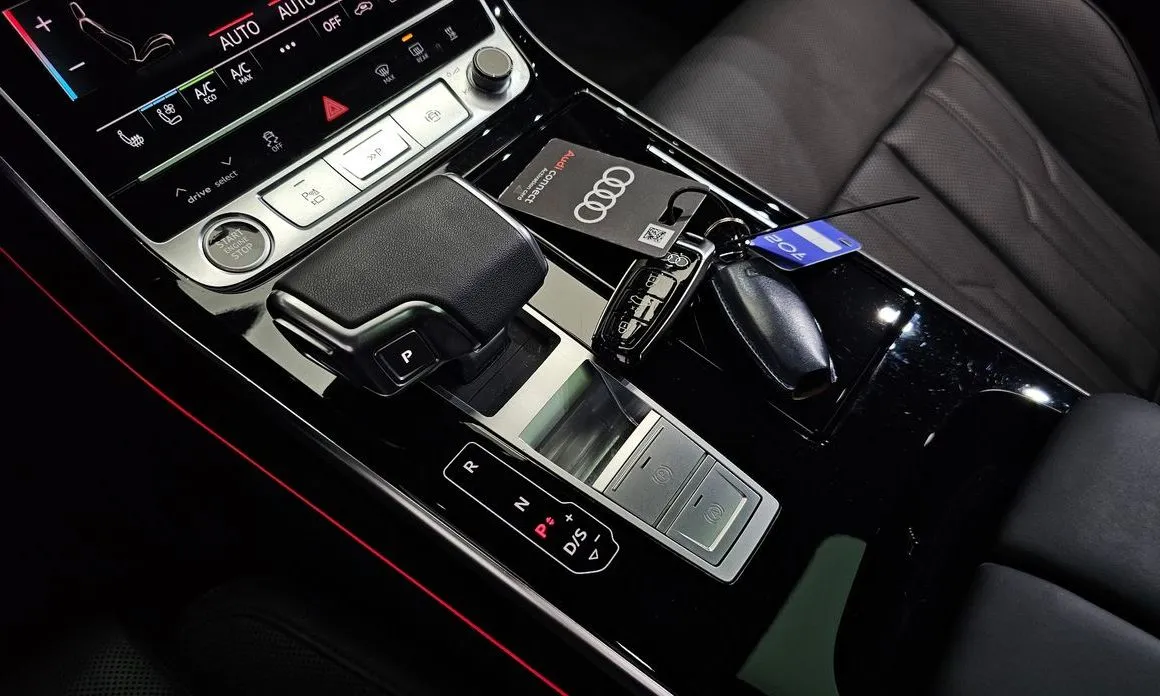 Audi A8 — фото 9