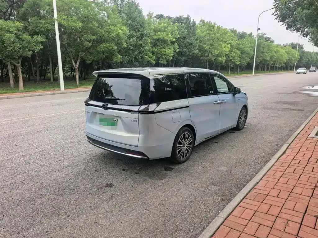 GAC Motor 传祺E8 PHEV — фото 10