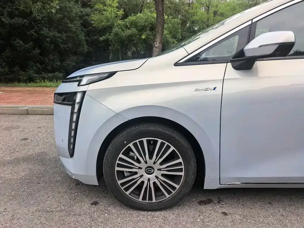 GAC Motor 传祺E8 PHEV — фото 9