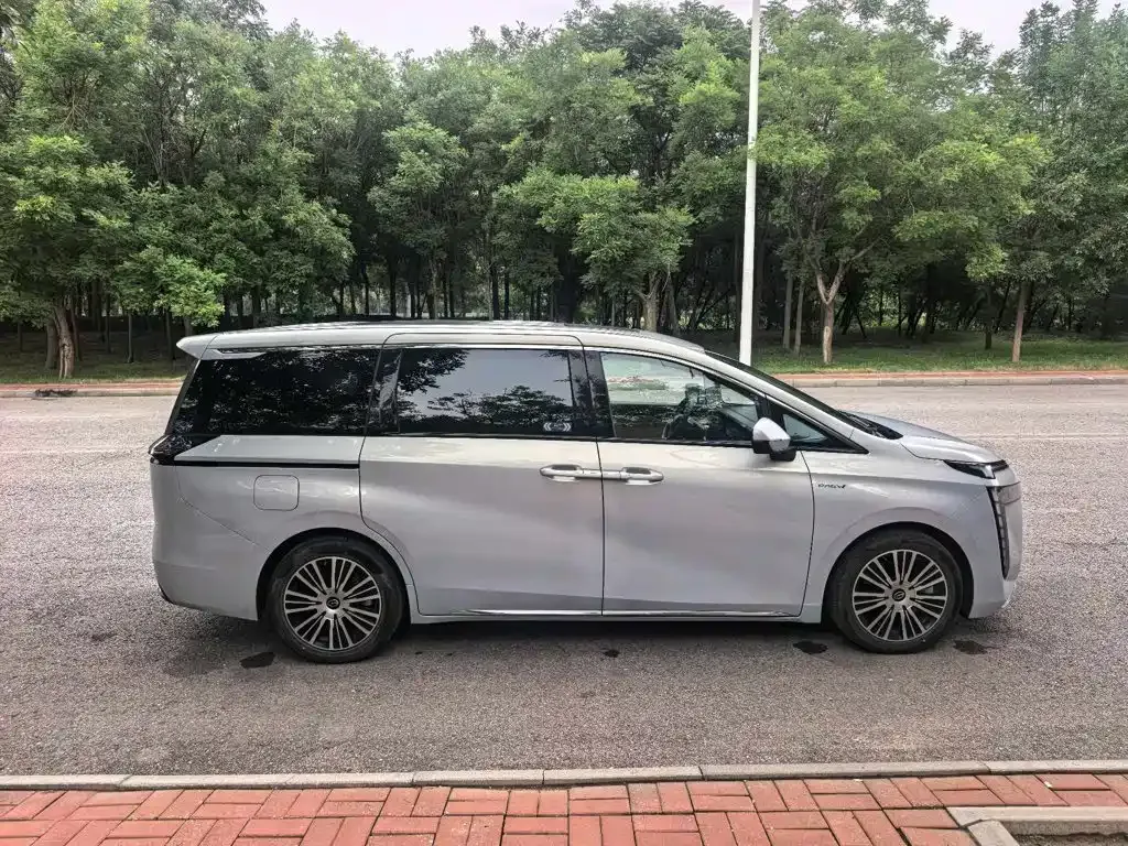 GAC Motor 传祺E8 PHEV — фото 4