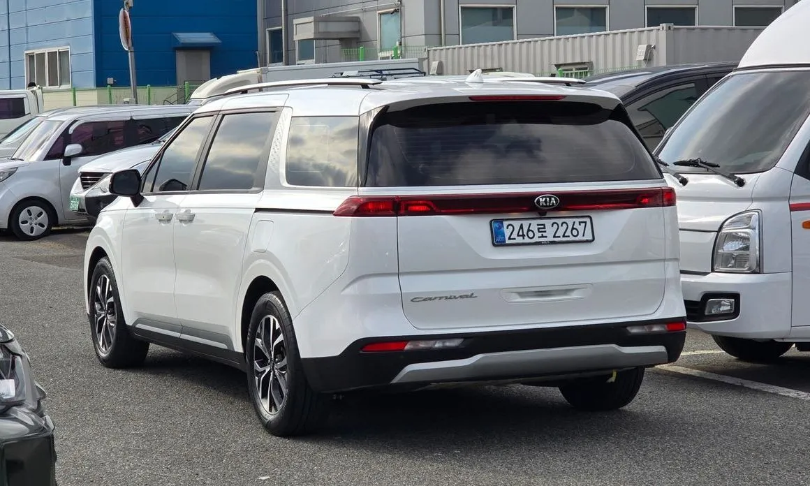 Kia Carnival — фото 4