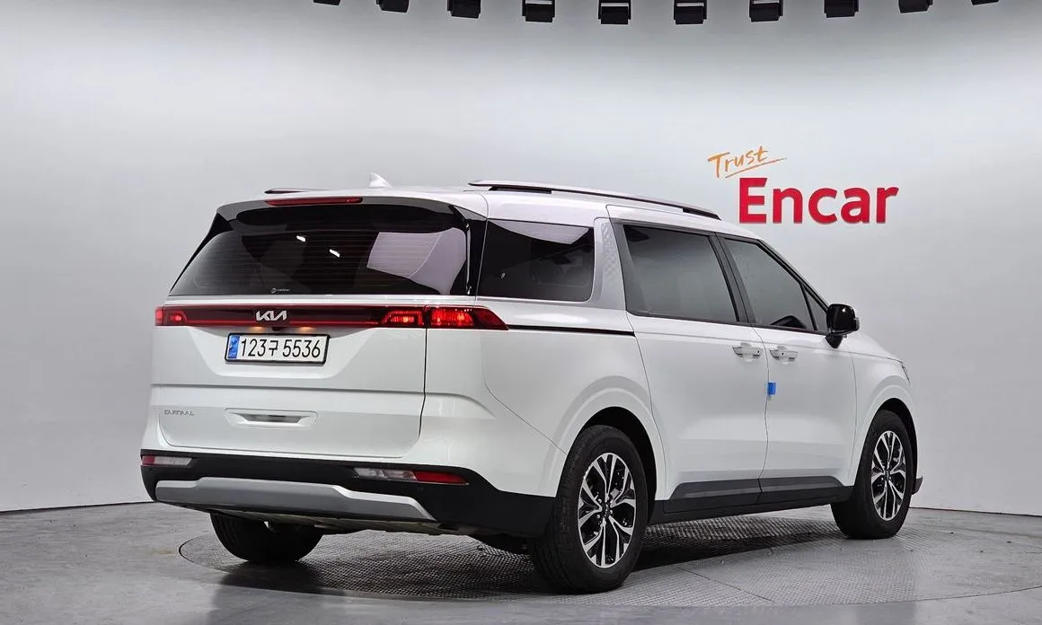 Kia Carnival — фото 10