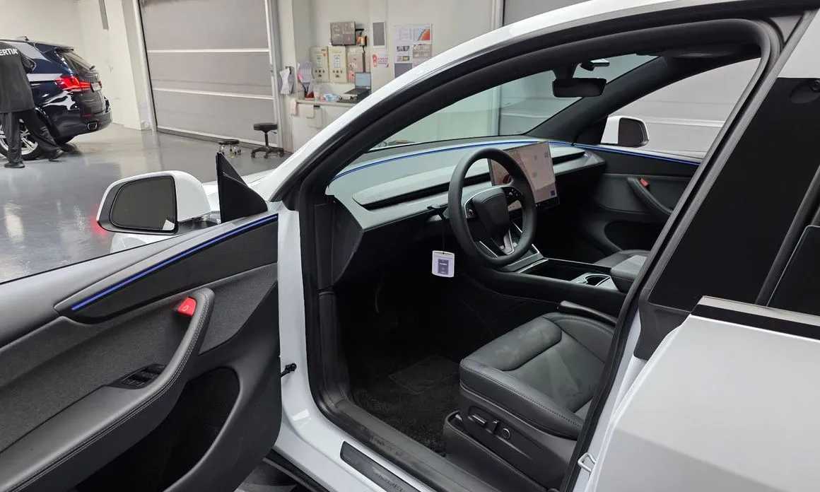 Tesla Model Y — фото 7