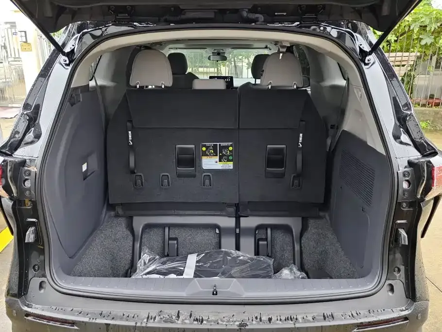 Toyota Sienna — фото 9