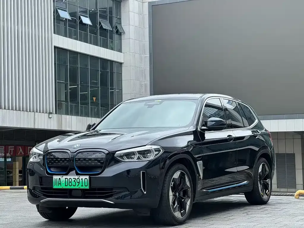 BMW iX3 — фото 1