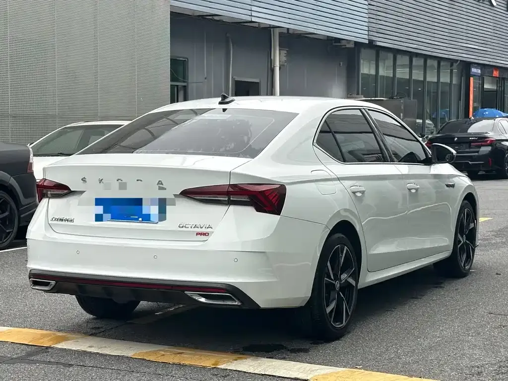 Skoda Octavia — фото 9