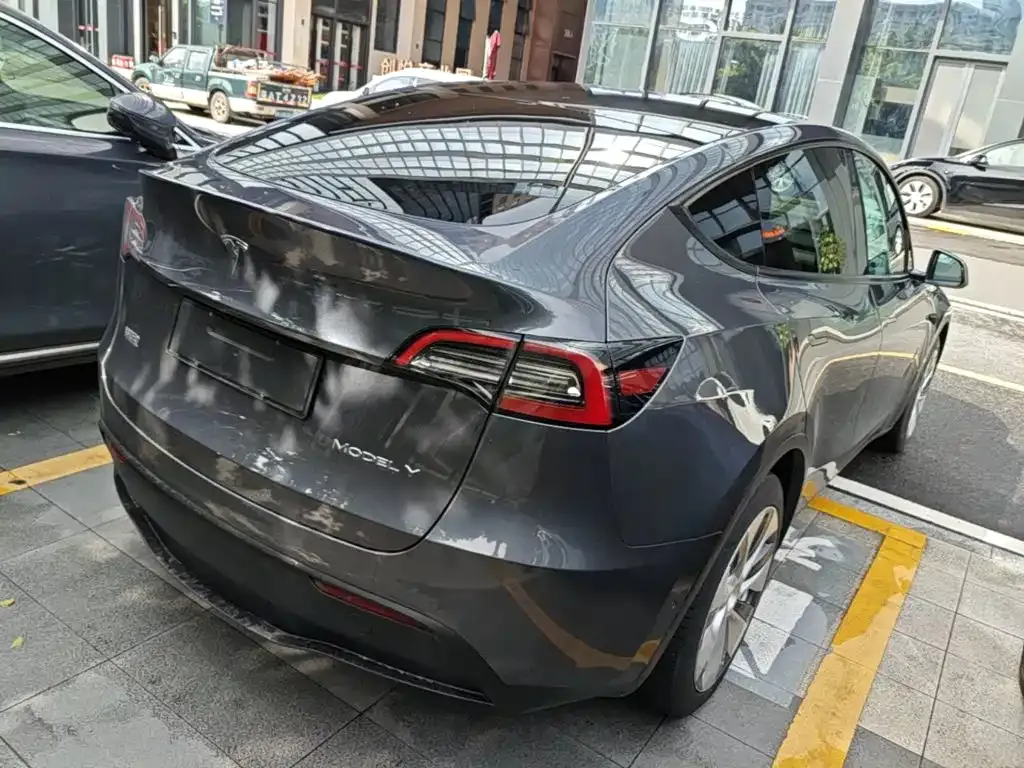 Tesla Model Y — фото 6