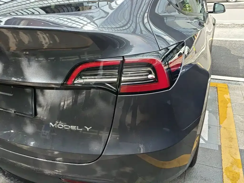 Tesla Model Y — фото 7