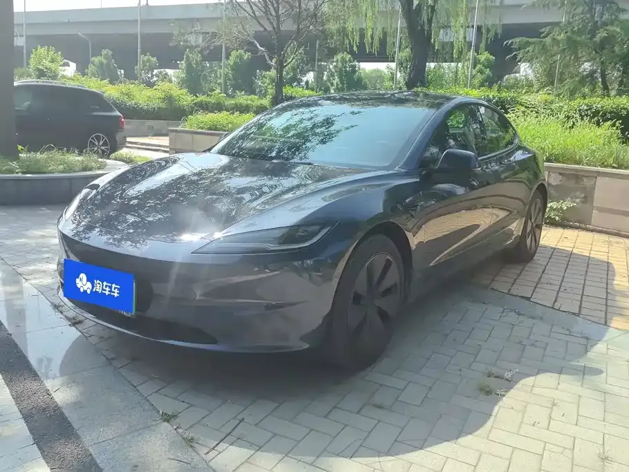 Tesla Model 3 — фото 1