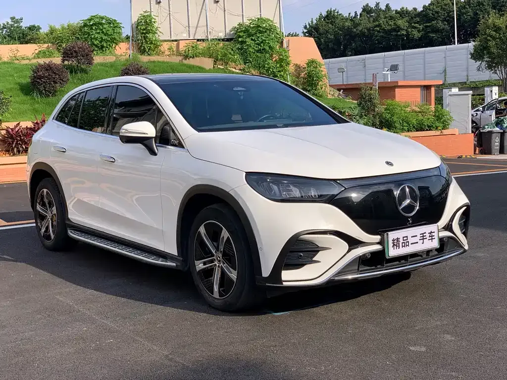 Mercedes-Benz EQE SUV — фото 10