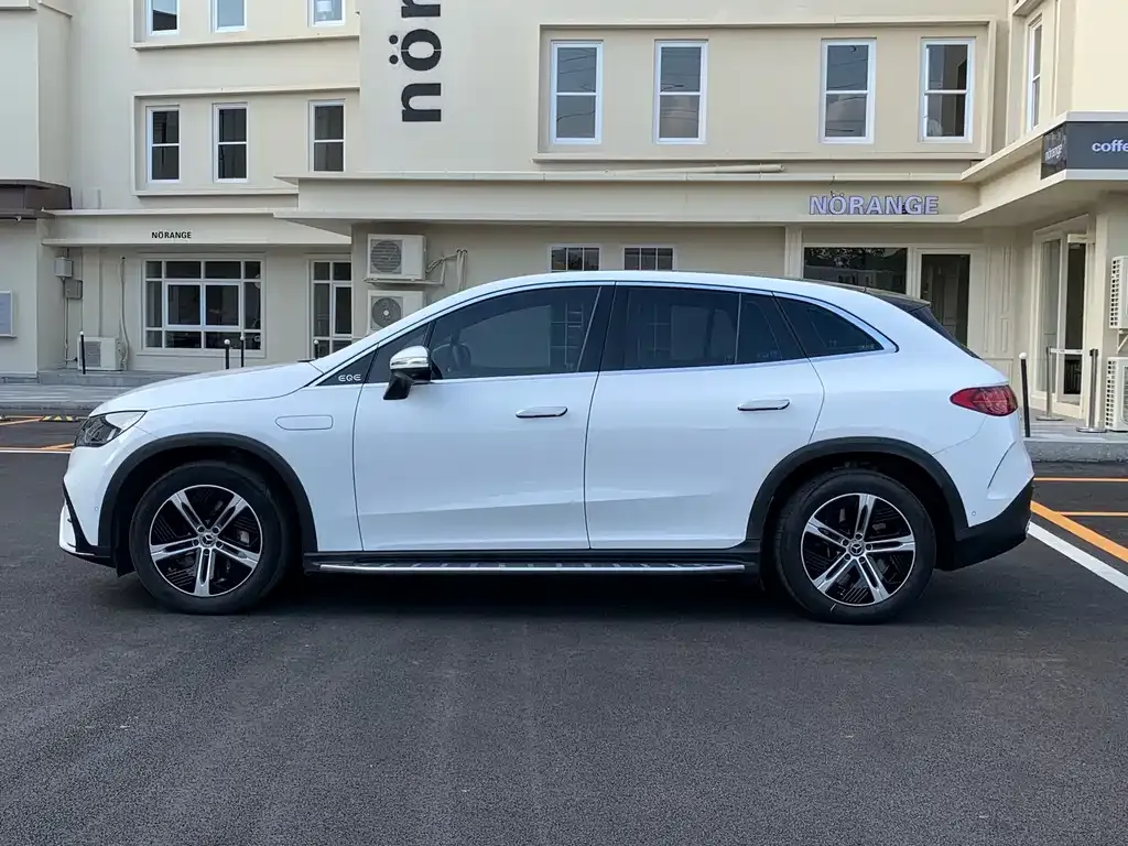 Mercedes-Benz EQE SUV — фото 4