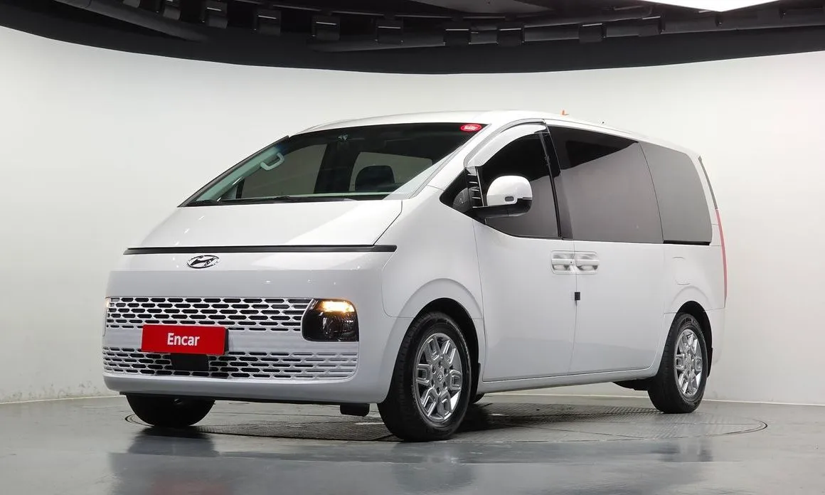 Hyundai Staria Tourer 9-Seater 1