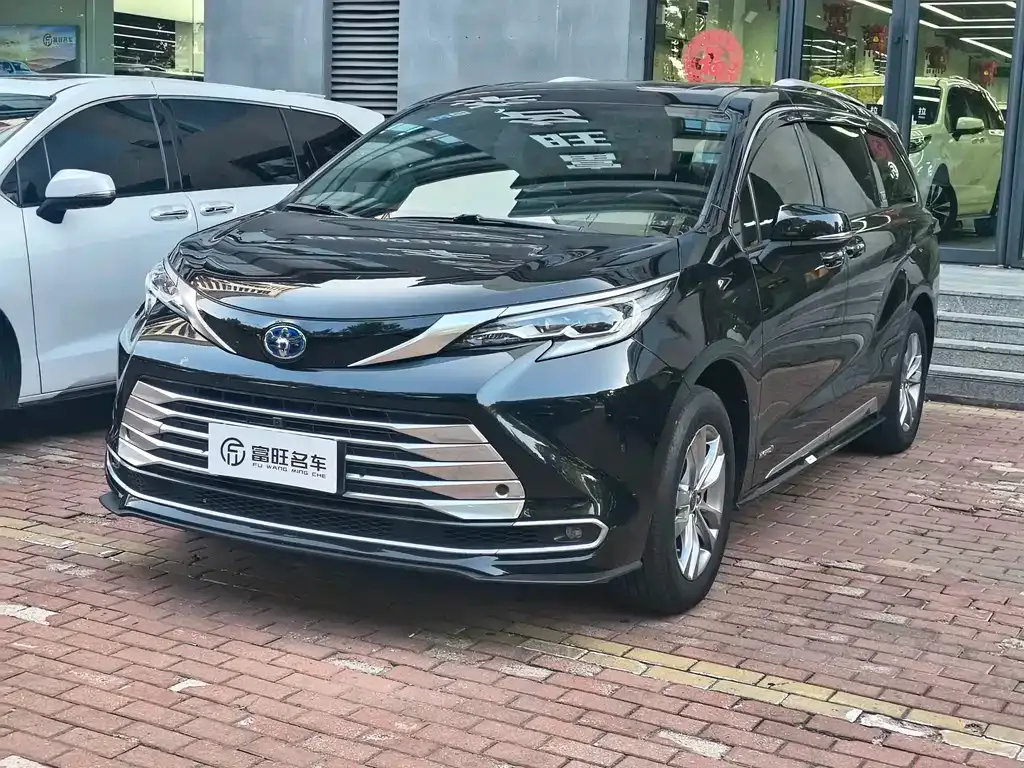 Toyota Sienna — фото 1