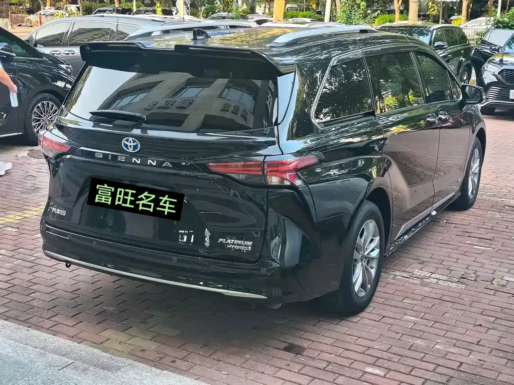 Toyota Sienna — фото 10