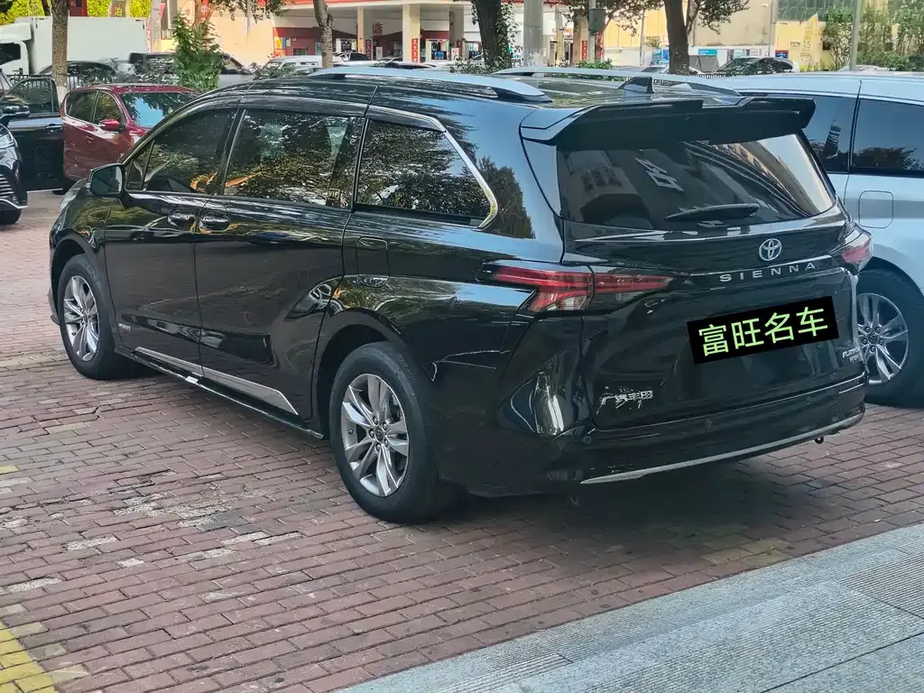 Toyota Sienna — фото 7