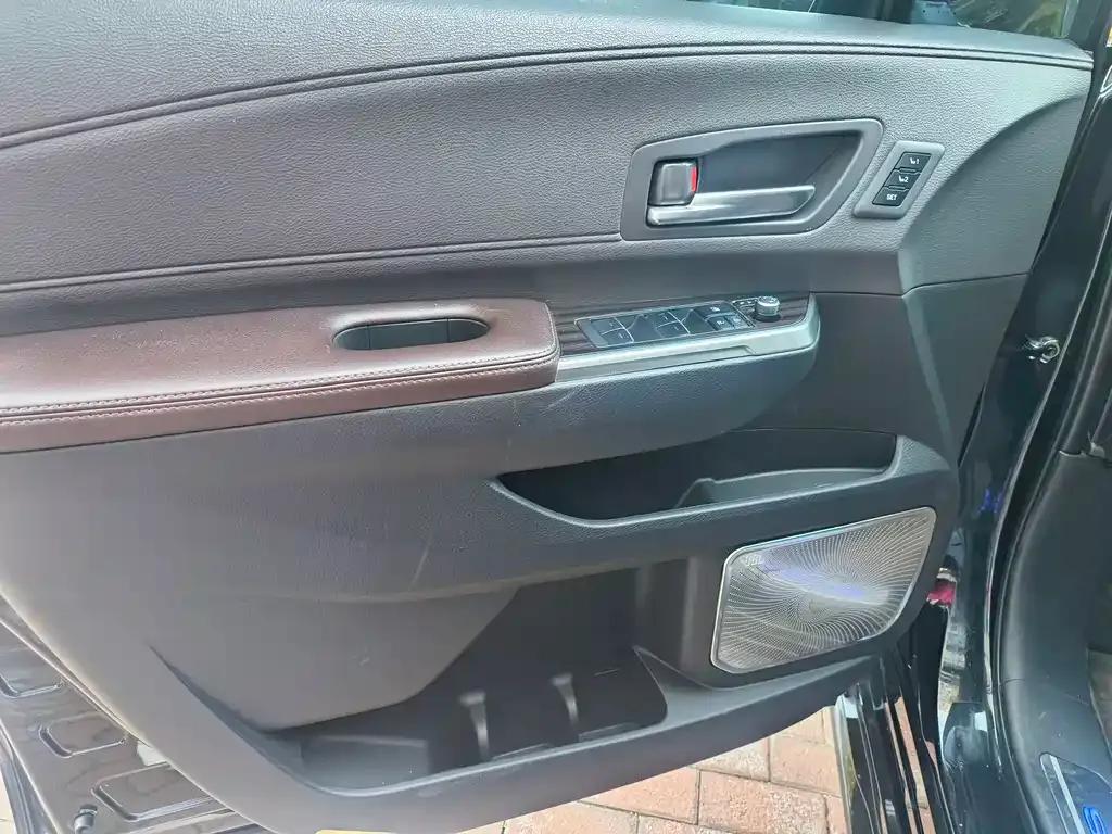 Toyota Sienna — фото 4