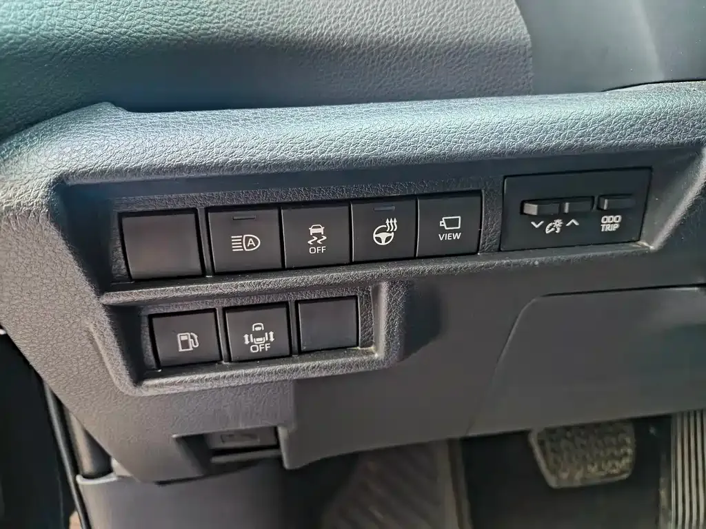 Toyota Sienna — фото 9
