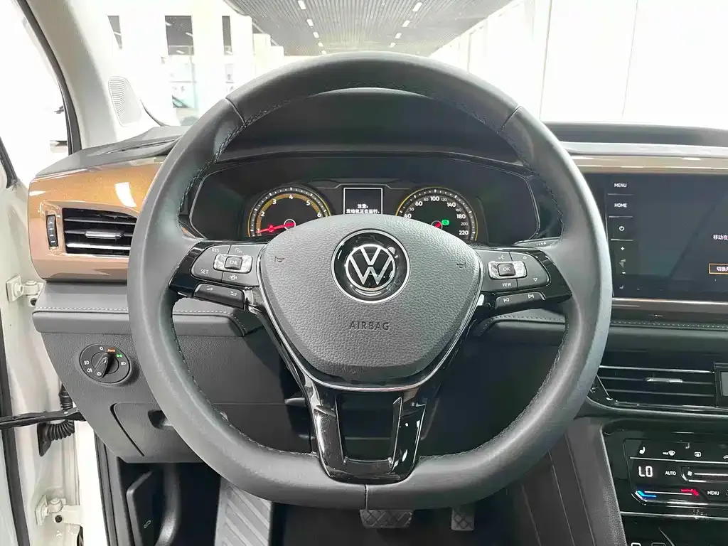Volkswagen Tharu — фото 9