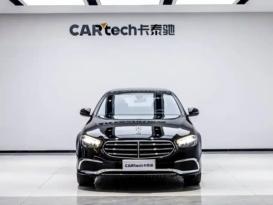 Mercedes-Benz E-Class — фото 1