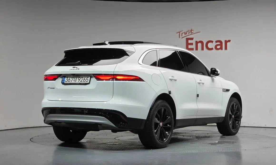 Jaguar F-PACE — фото 6