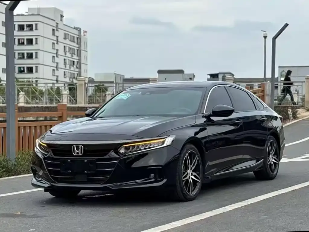 Honda Accord — фото 1