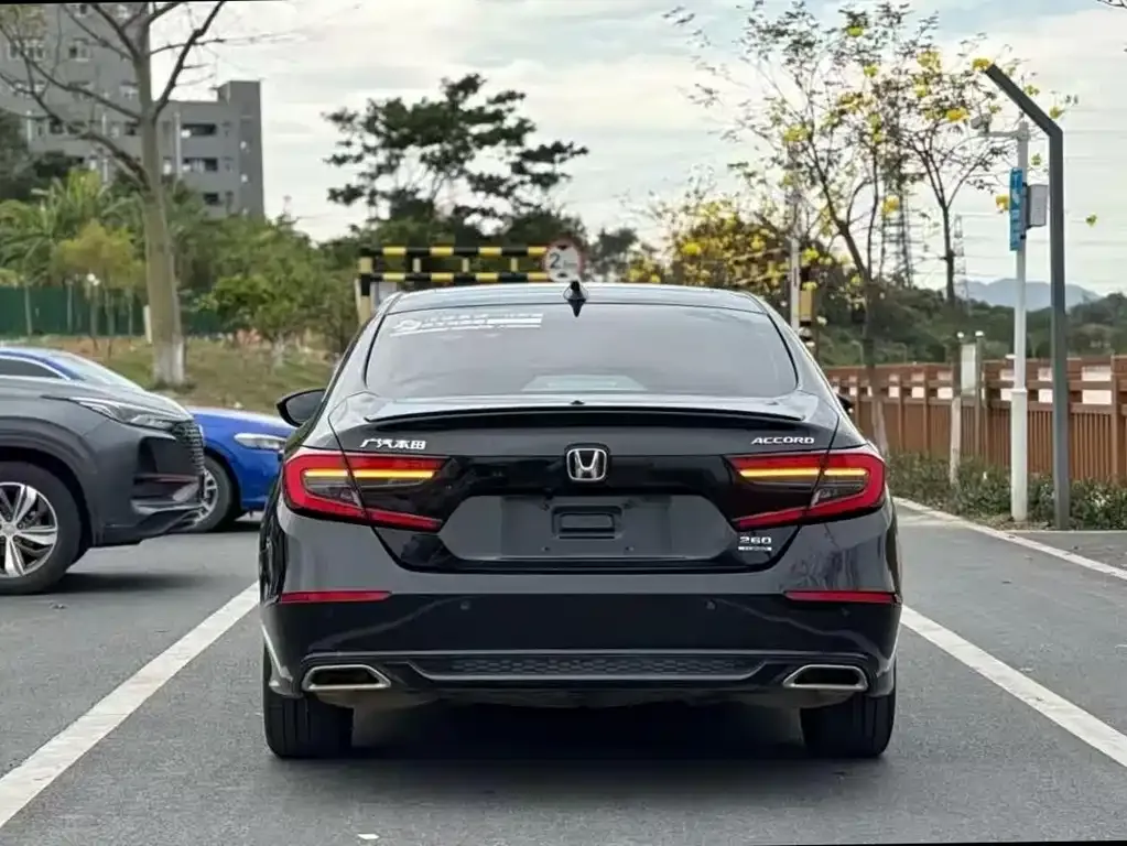 Honda Accord — фото 9