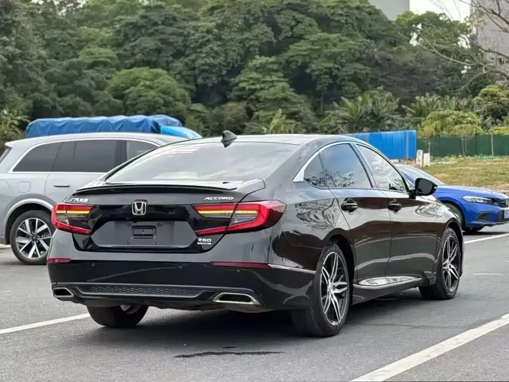 Honda Accord — фото 8