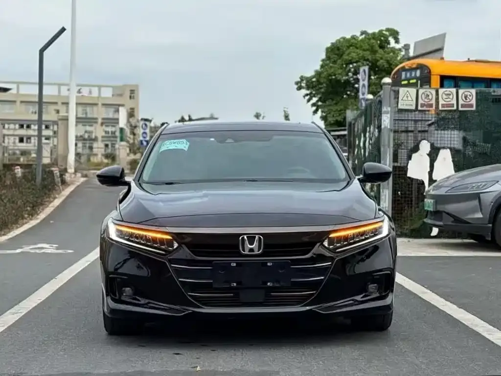 Honda Accord — фото 7
